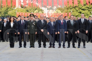 Ulu nder Atatrk, trenlerle anld